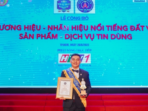 Phở Hồng Cúc vinh dự nhận cúp thương hiệu được người Việt tin dùng năm 2022
