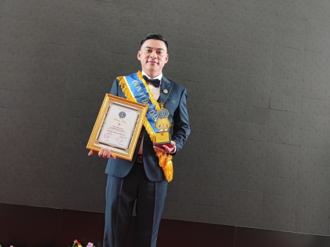 Phở Hồng Cúc vinh dự nhận cúp thương hiệu được người Việt tin dùng năm 2022