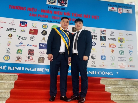 Phở Hồng Cúc vinh dự nhận cúp thương hiệu được người Việt tin dùng năm 2022